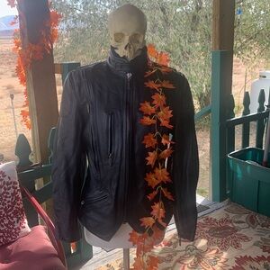 Super cool motorcycle jacket…like new condition very thick quality leather ❌⭕️❌